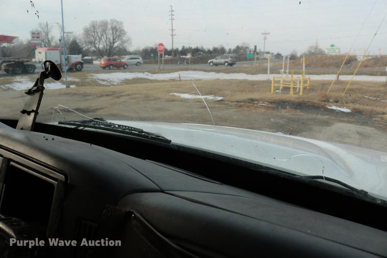 image for item DC7717 2004 International 7500 box truck