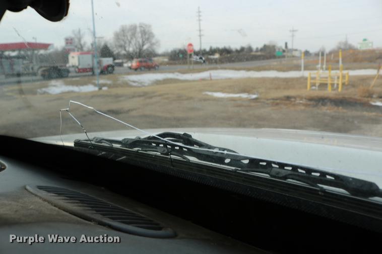 image for item DC7717 2004 International 7500 box truck