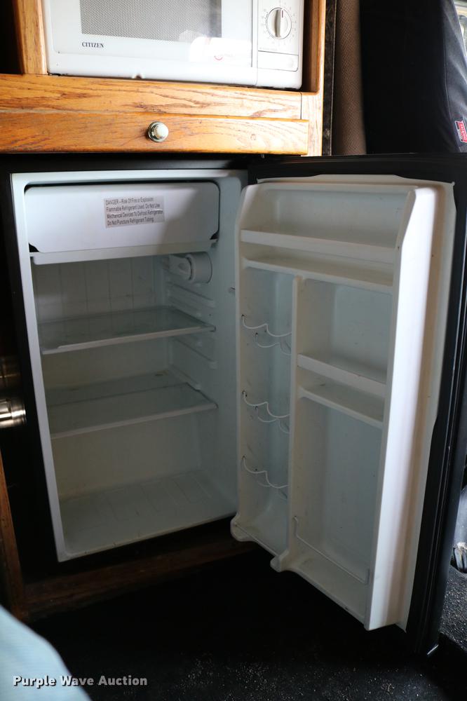 image for item DC7717 2004 International 7500 box truck