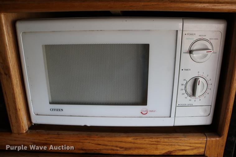 image for item DC7717 2004 International 7500 box truck