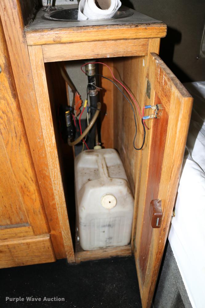 image for item DC7717 2004 International 7500 box truck