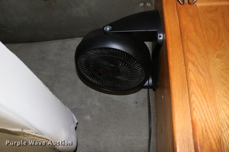 image for item DC7717 2004 International 7500 box truck