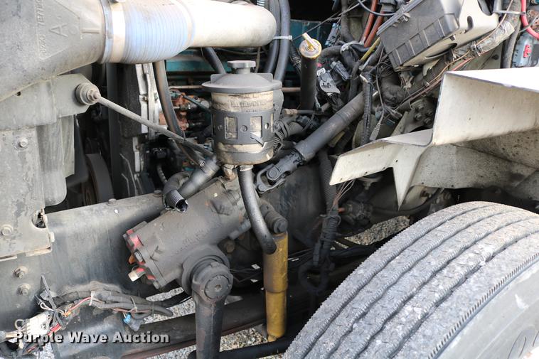 image for item DC7717 2004 International 7500 box truck