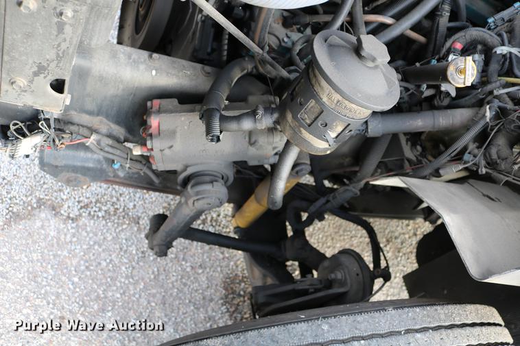 image for item DC7717 2004 International 7500 box truck