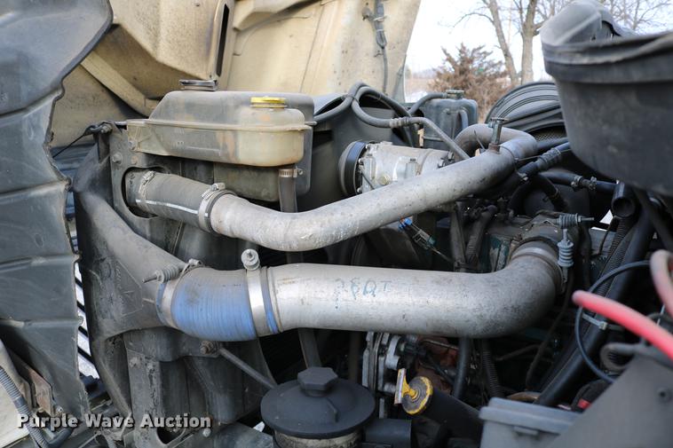 image for item DC7717 2004 International 7500 box truck