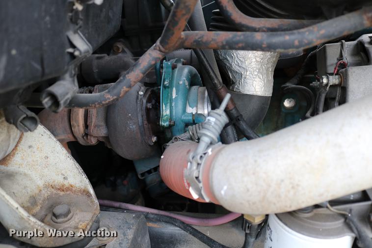 image for item DC7717 2004 International 7500 box truck