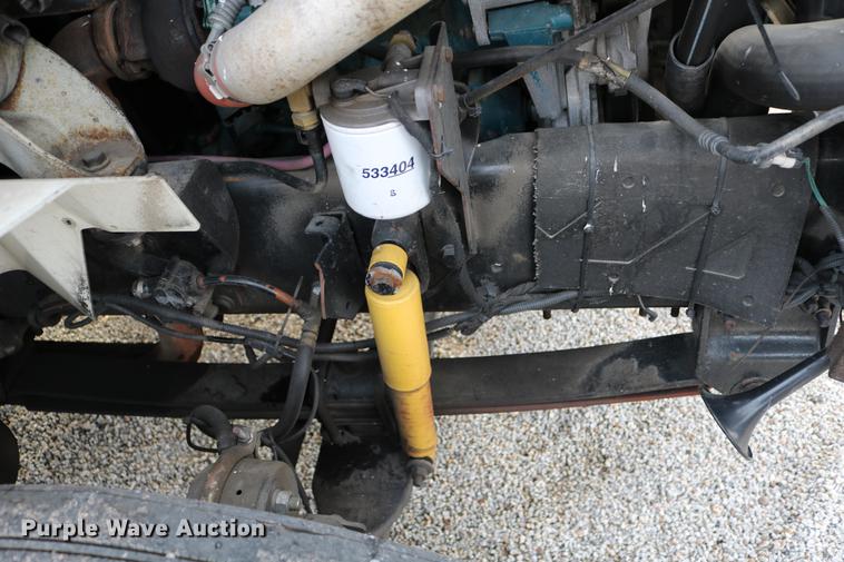 image for item DC7717 2004 International 7500 box truck