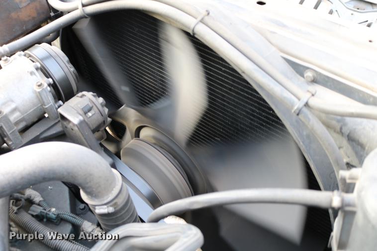 image for item DC7717 2004 International 7500 box truck