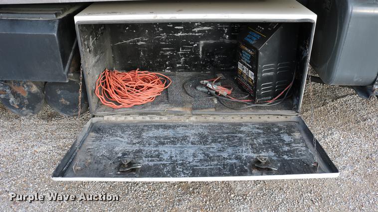 image for item DC7717 2004 International 7500 box truck