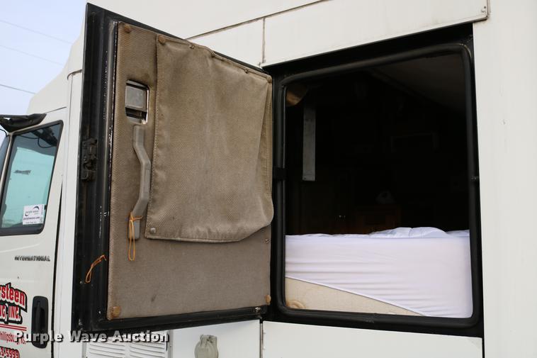 image for item DC7717 2004 International 7500 box truck