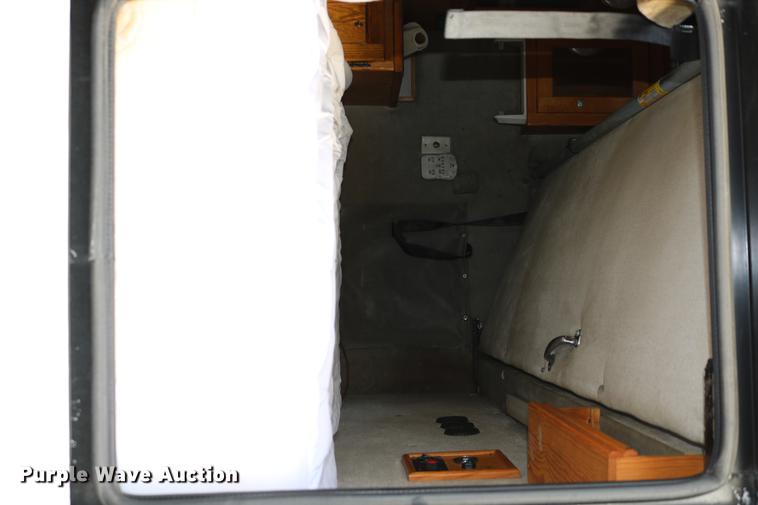 image for item DC7717 2004 International 7500 box truck