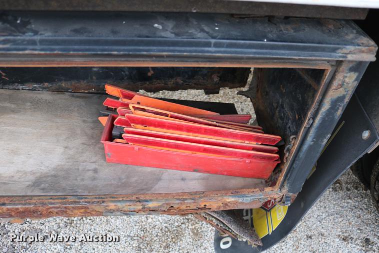 image for item DC7717 2004 International 7500 box truck