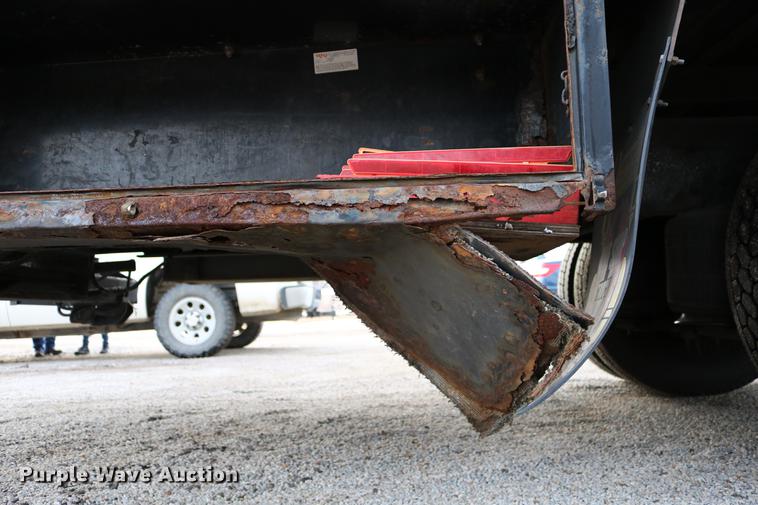 image for item DC7717 2004 International 7500 box truck