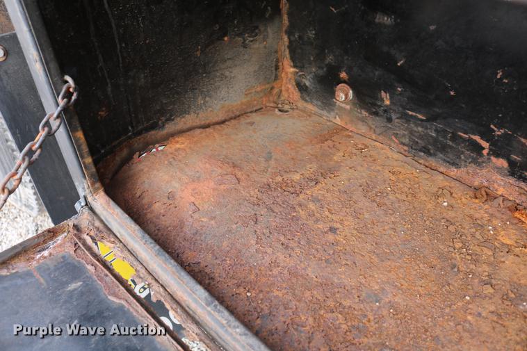 image for item DC7717 2004 International 7500 box truck