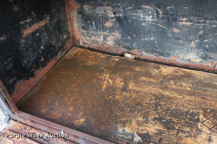 image for item DC7717 2004 International 7500 box truck