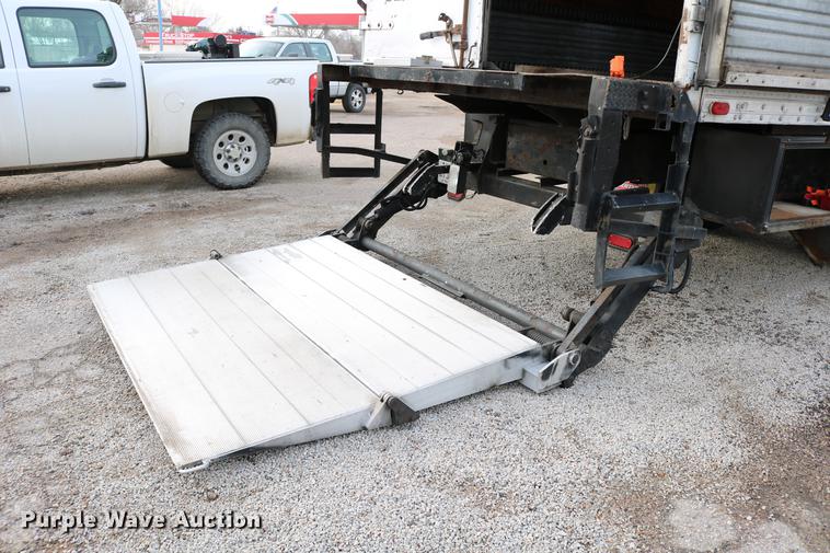 image for item DC7717 2004 International 7500 box truck