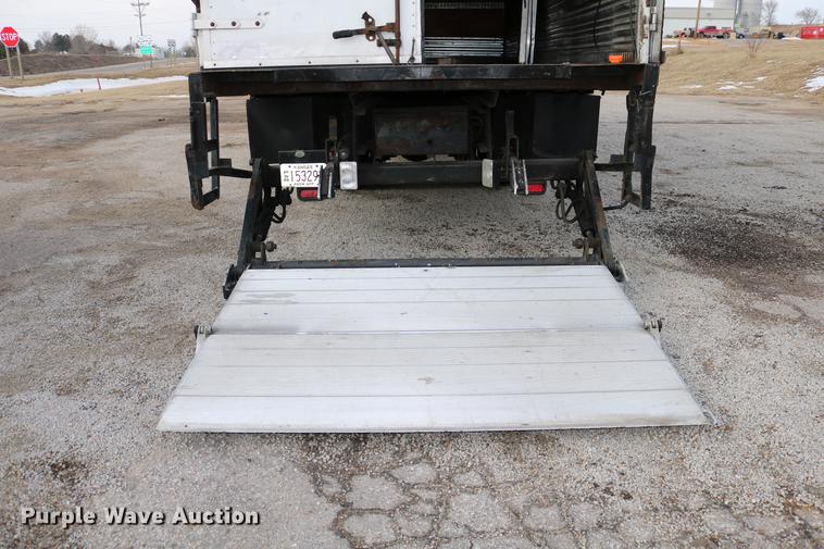 image for item DC7717 2004 International 7500 box truck