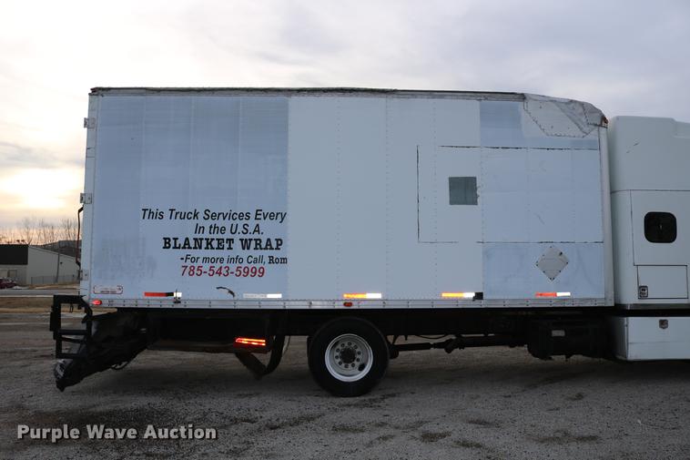 image for item DC7717 2004 International 7500 box truck