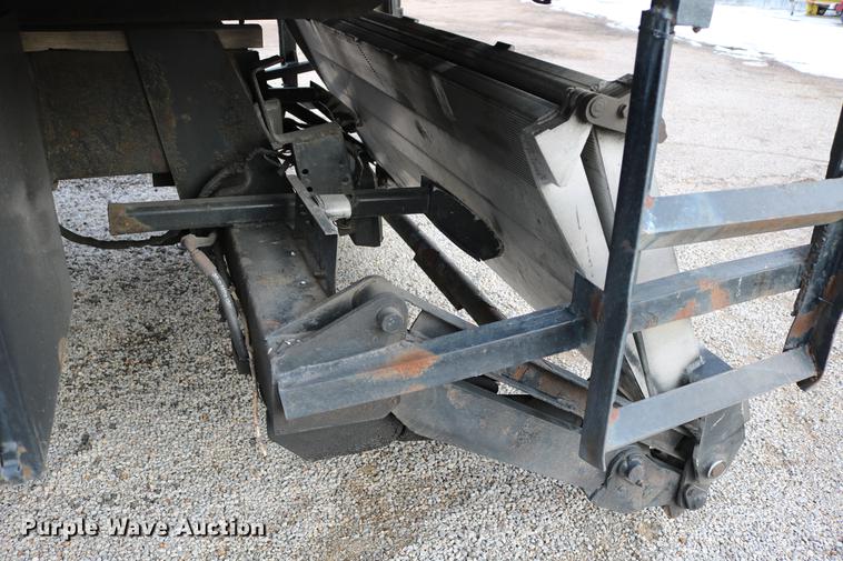 image for item DC7717 2004 International 7500 box truck