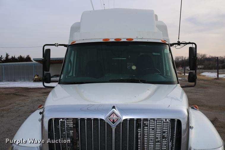 image for item DC7717 2004 International 7500 box truck