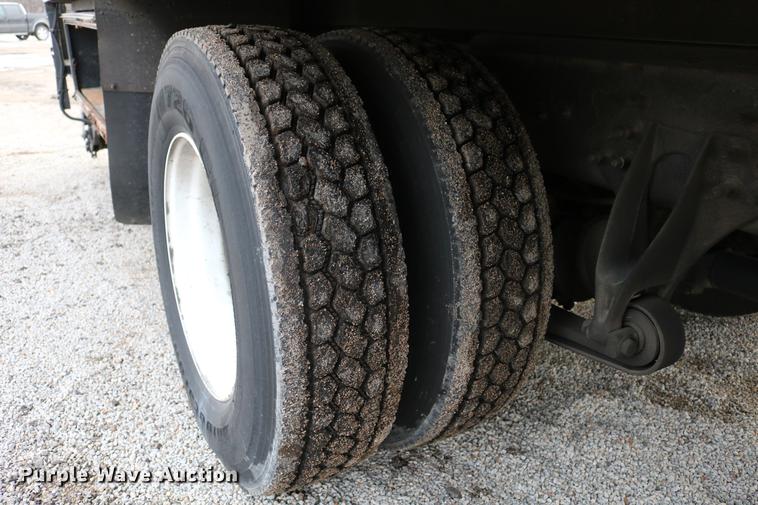 image for item DC7717 2004 International 7500 box truck