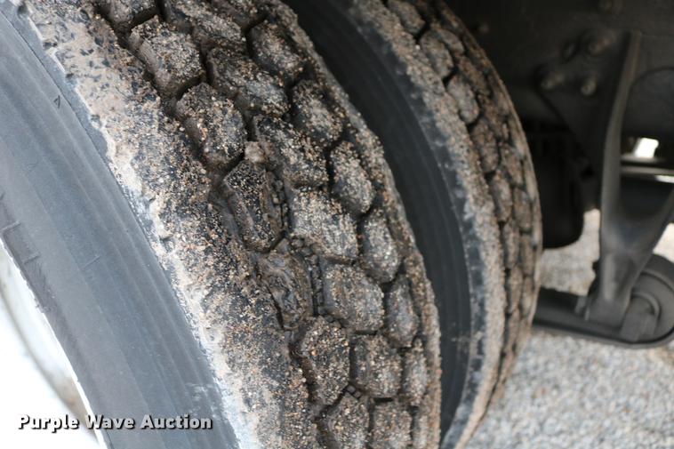 image for item DC7717 2004 International 7500 box truck