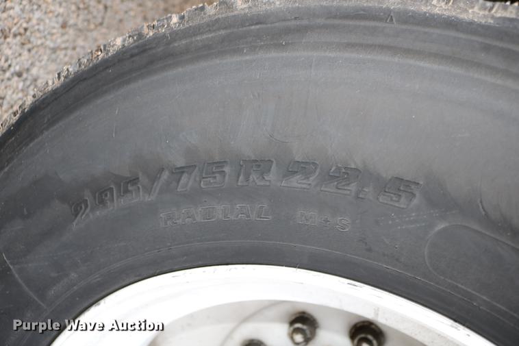 image for item DC7717 2004 International 7500 box truck