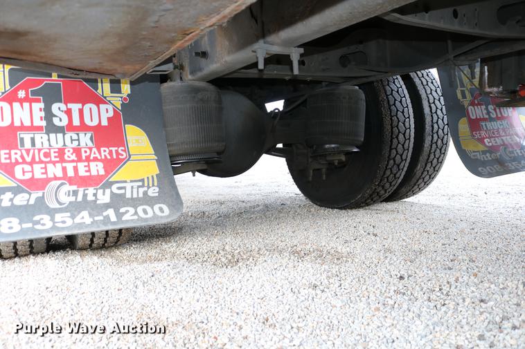 image for item DC7717 2004 International 7500 box truck