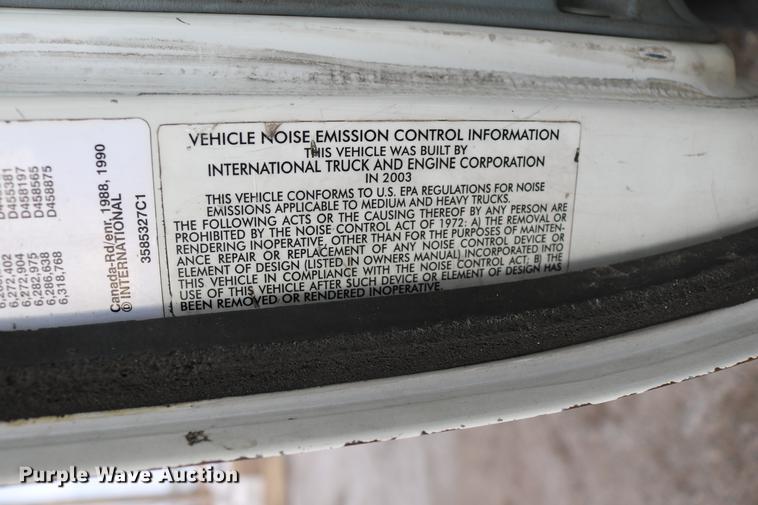 image for item DC7717 2004 International 7500 box truck