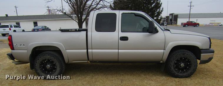image for item DC8256 2005 Chevrolet Silverado 1500 Ext. Cab pickup truck