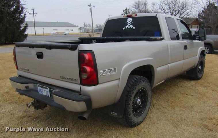 image for item DC8256 2005 Chevrolet Silverado 1500 Ext. Cab pickup truck