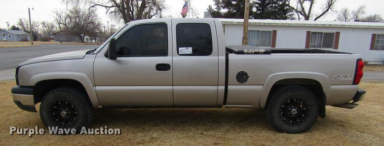 image for item DC8256 2005 Chevrolet Silverado 1500 Ext. Cab pickup truck