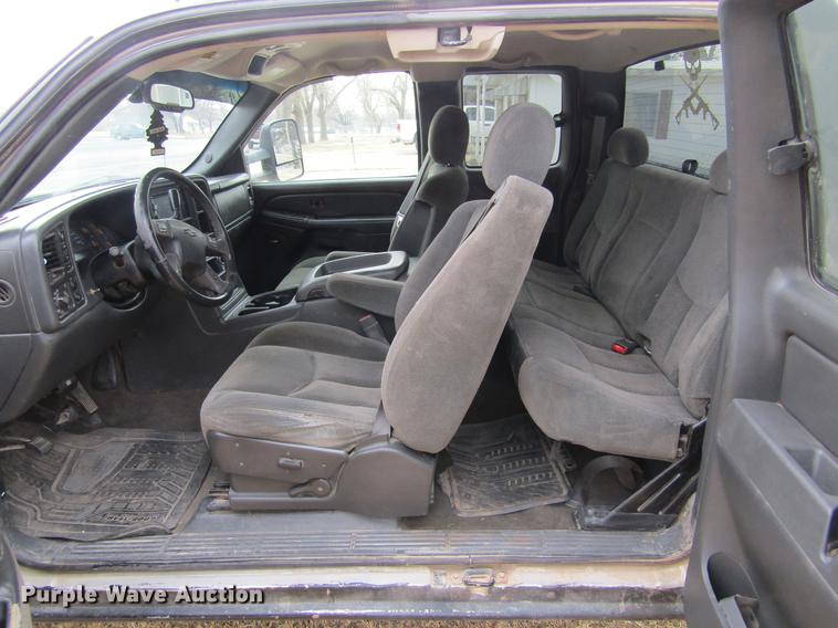 image for item DC8256 2005 Chevrolet Silverado 1500 Ext. Cab pickup truck