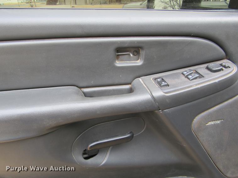 image for item DC8256 2005 Chevrolet Silverado 1500 Ext. Cab pickup truck