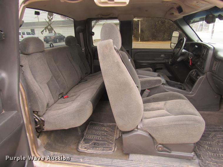 image for item DC8256 2005 Chevrolet Silverado 1500 Ext. Cab pickup truck