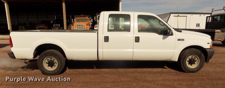 image for item DD2880 2002 Ford F350 Super Duty XL Crew Cab pickup truck