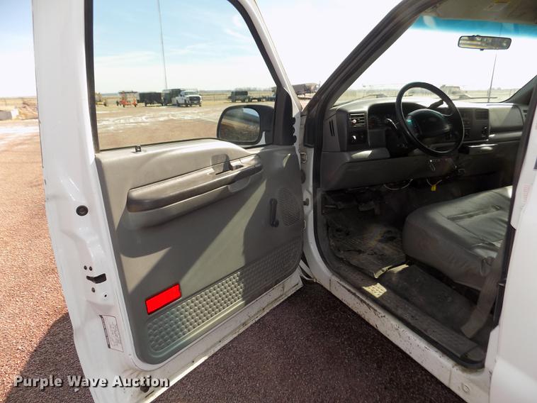 image for item DD2880 2002 Ford F350 Super Duty XL Crew Cab pickup truck