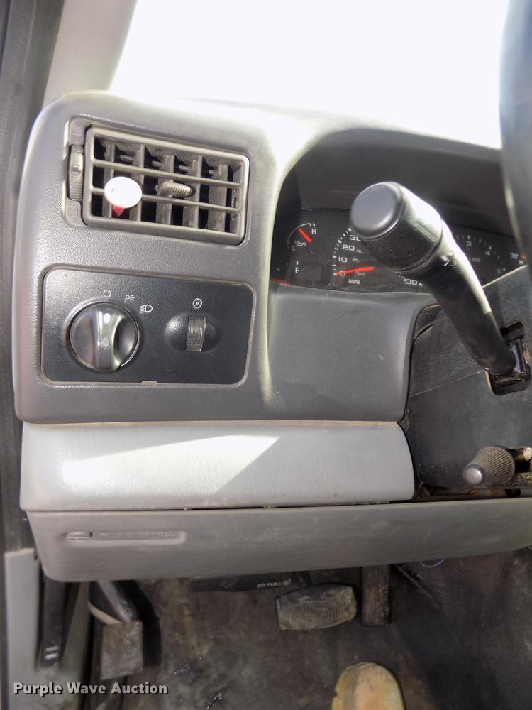 image for item DD2880 2002 Ford F350 Super Duty XL Crew Cab pickup truck