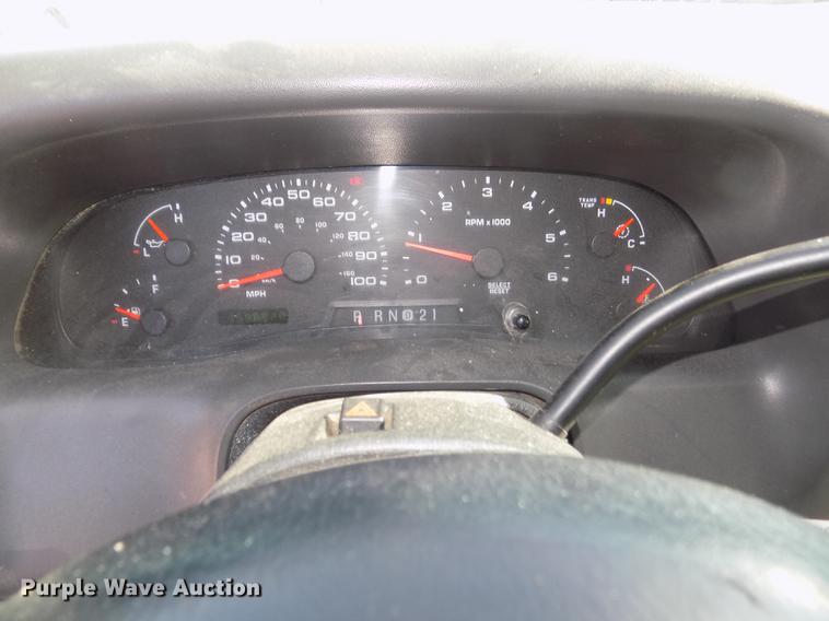 image for item DD2880 2002 Ford F350 Super Duty XL Crew Cab pickup truck