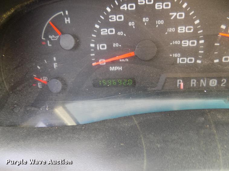 image for item DD2880 2002 Ford F350 Super Duty XL Crew Cab pickup truck