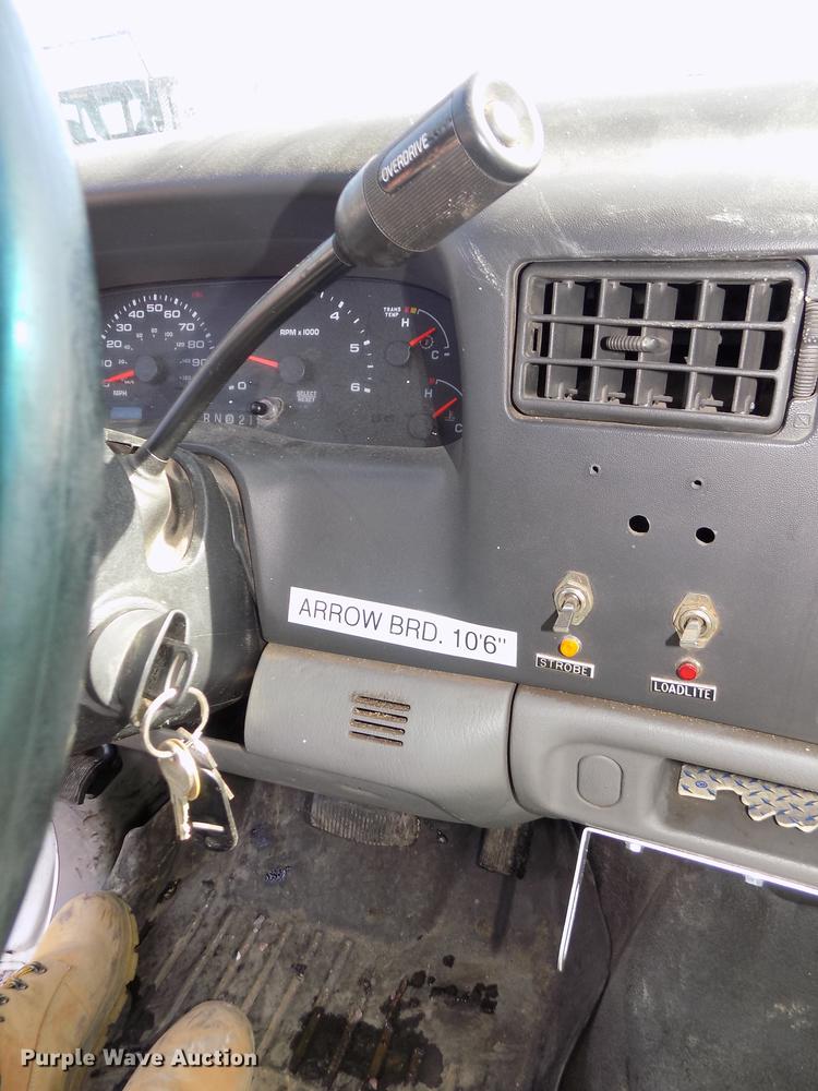 image for item DD2880 2002 Ford F350 Super Duty XL Crew Cab pickup truck