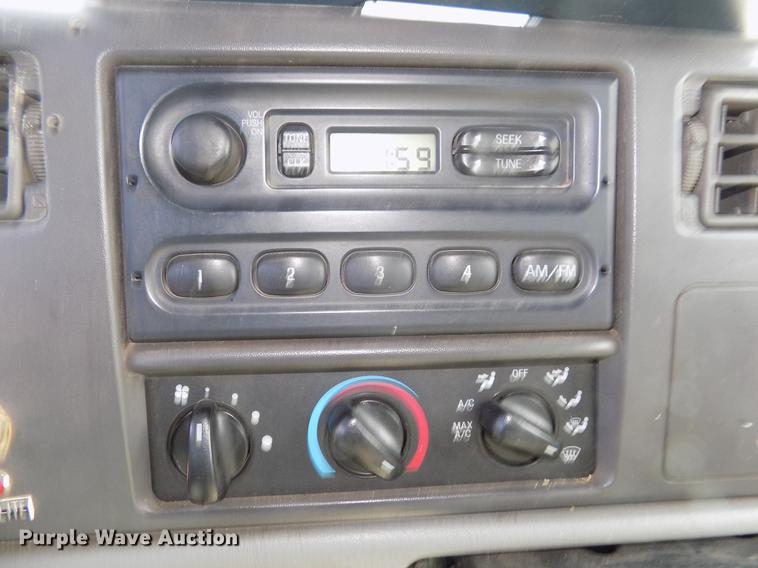 image for item DD2880 2002 Ford F350 Super Duty XL Crew Cab pickup truck