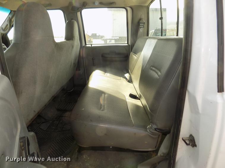 image for item DD2880 2002 Ford F350 Super Duty XL Crew Cab pickup truck