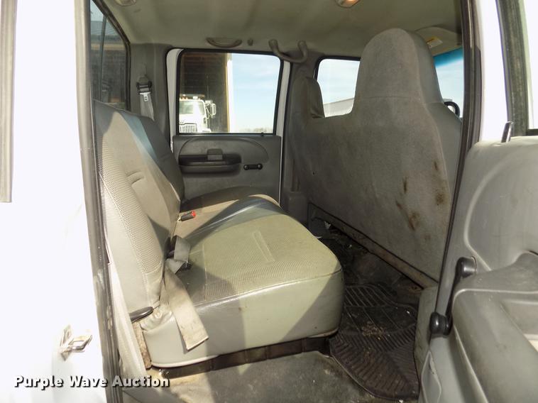 image for item DD2880 2002 Ford F350 Super Duty XL Crew Cab pickup truck