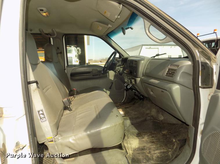 image for item DD2880 2002 Ford F350 Super Duty XL Crew Cab pickup truck