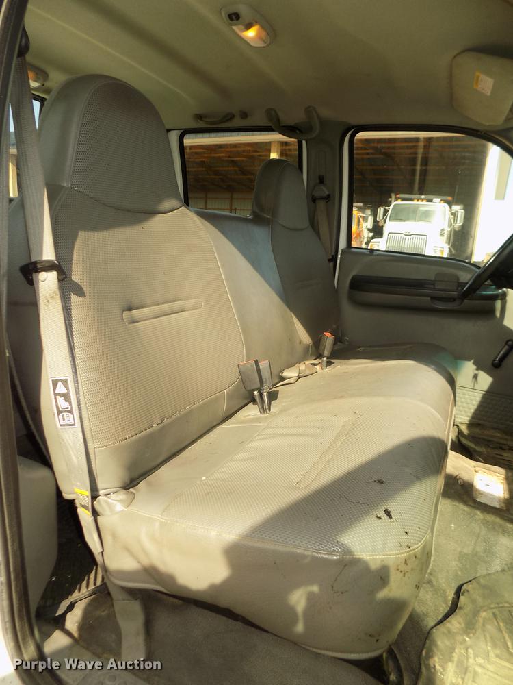 image for item DD2880 2002 Ford F350 Super Duty XL Crew Cab pickup truck