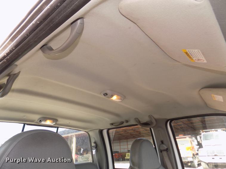 image for item DD2880 2002 Ford F350 Super Duty XL Crew Cab pickup truck