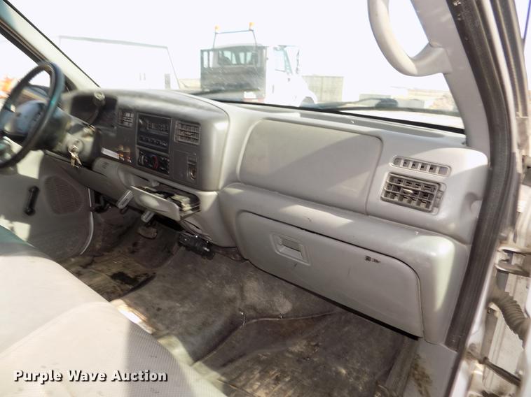 image for item DD2880 2002 Ford F350 Super Duty XL Crew Cab pickup truck