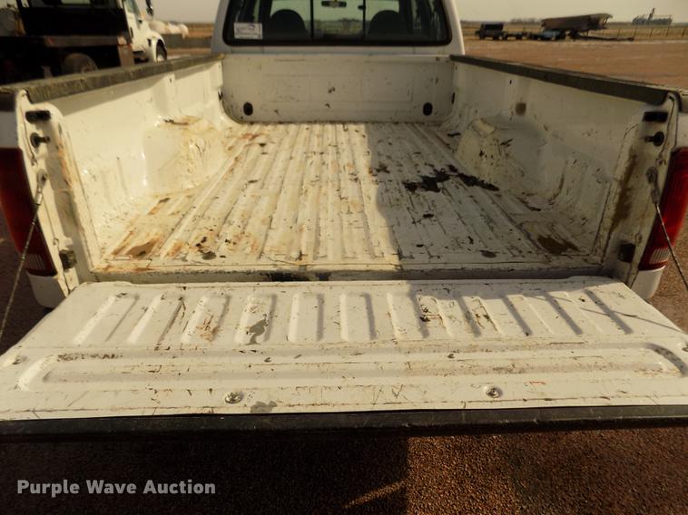 image for item DD2880 2002 Ford F350 Super Duty XL Crew Cab pickup truck