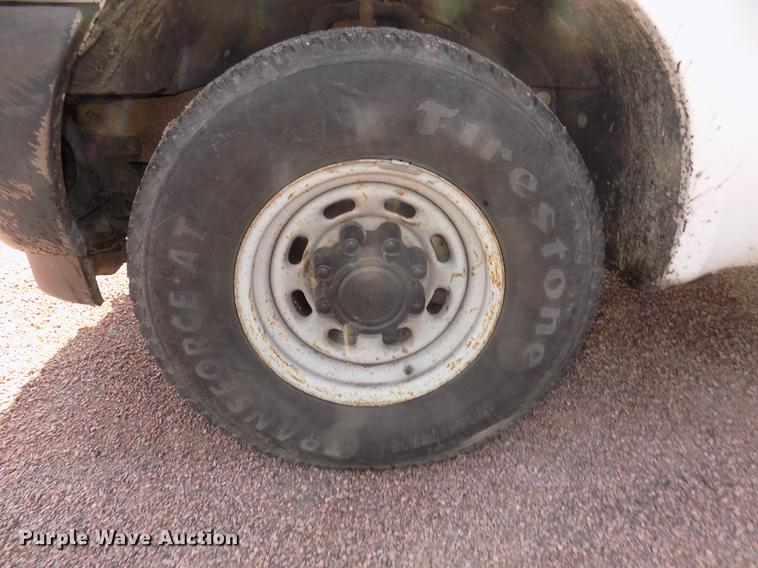 image for item DD2880 2002 Ford F350 Super Duty XL Crew Cab pickup truck